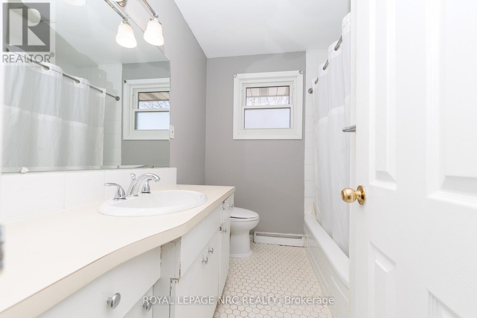 51 Henry Street, Niagara-On-The-Lake, Ontario  L0S 1T0 - Photo 11 - X12840890