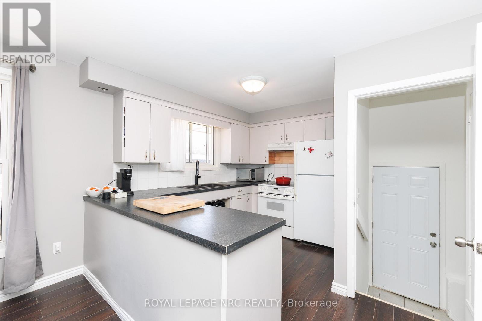 51 Henry Street, Niagara-On-The-Lake, Ontario  L0S 1T0 - Photo 5 - X12840890