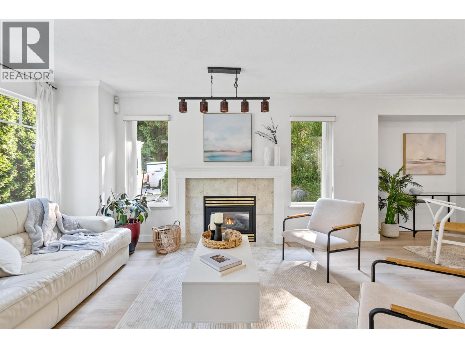 869 Seymour Boulevard, North Vancouver, British Columbia  V7J 2J7 - Photo 3 - R3095504