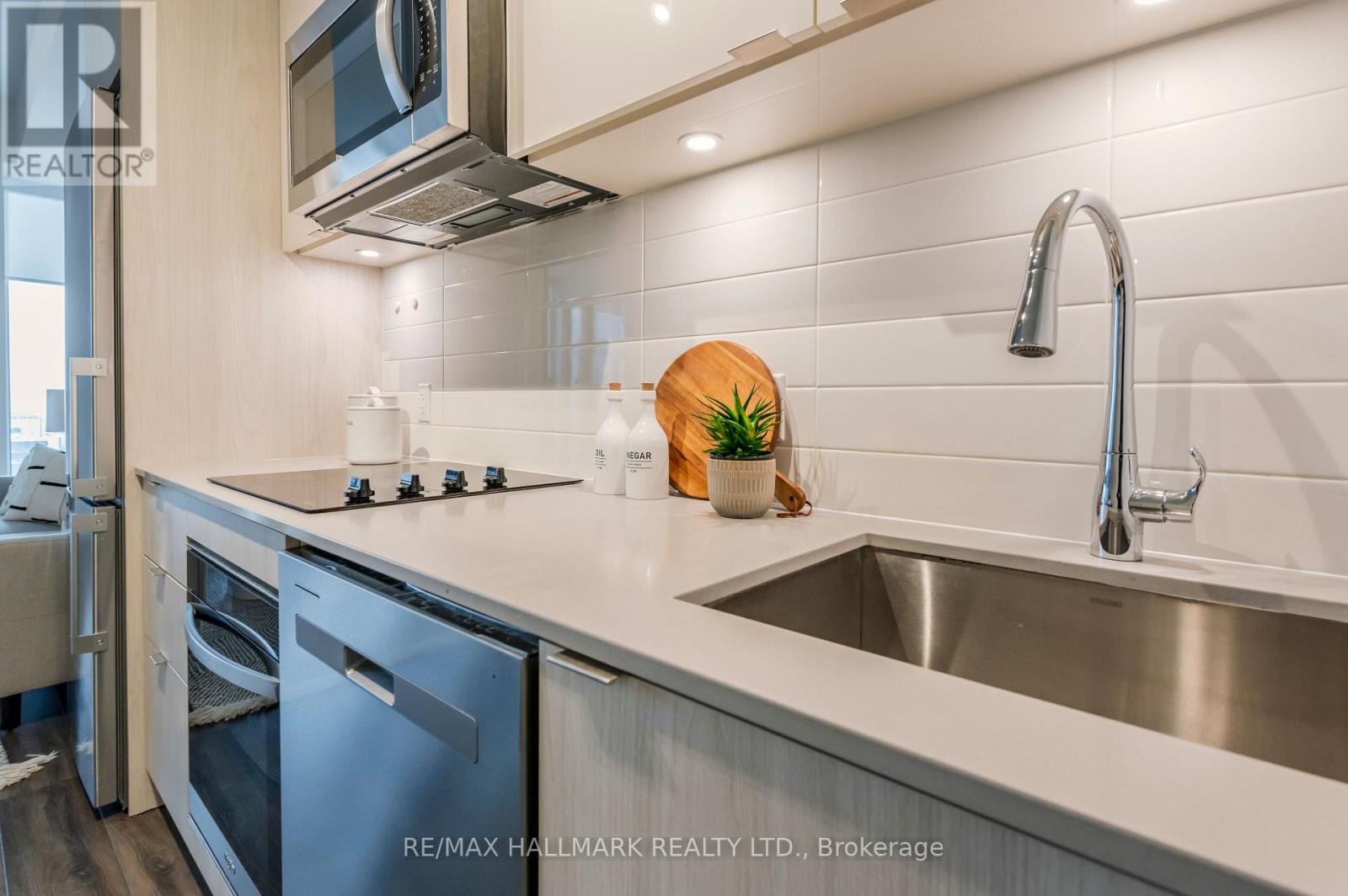 2401 E - 70 Princess Street, Toronto, Ontario  M5A 0X6 - Photo 17 - C12840888