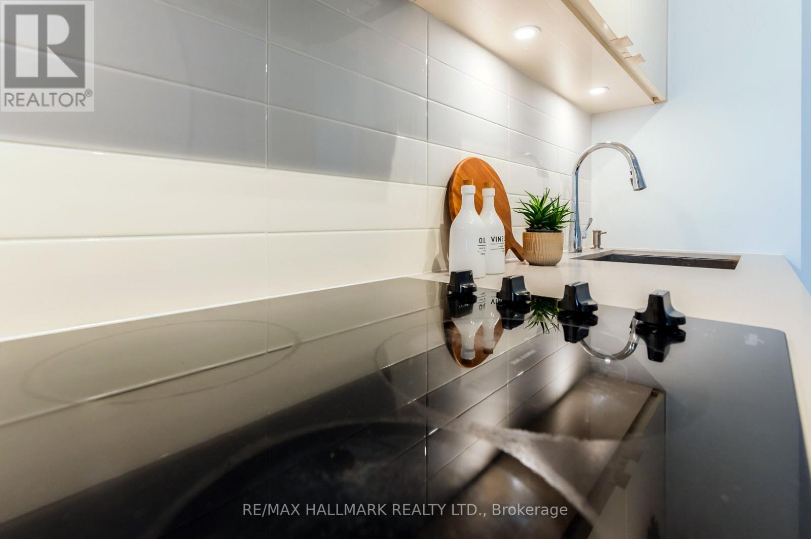 2401 E - 70 Princess Street, Toronto, Ontario  M5A 0X6 - Photo 18 - C12840888