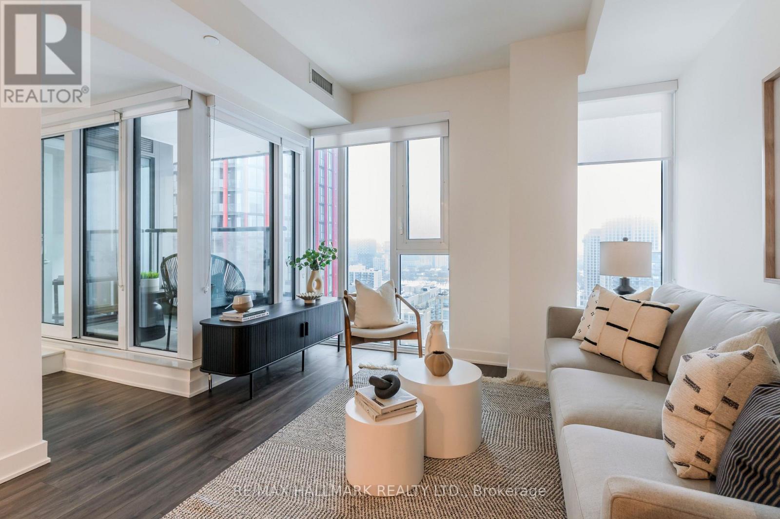 2401 E - 70 Princess Street, Toronto, Ontario  M5A 0X6 - Photo 2 - C12840888