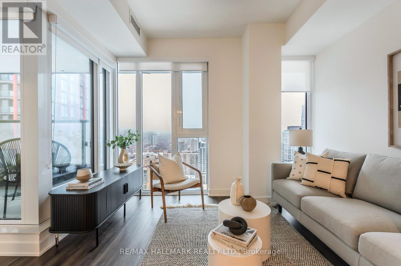 2401 E - 70 Princess Street, Toronto, Ontario  M5A 0X6 - Photo 3 - C12840888