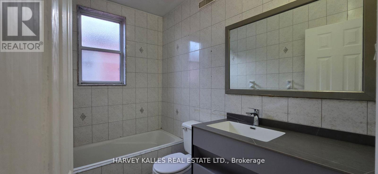 1767 Dufferin Street, Toronto, Ontario  M6E 3N9 - Photo 8 - C12841010