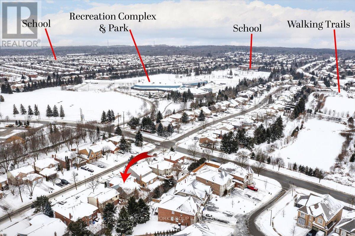 99 Peevers Crescent, Newmarket, Ontario  L3Y 7T2 - Photo 2 - N12840886