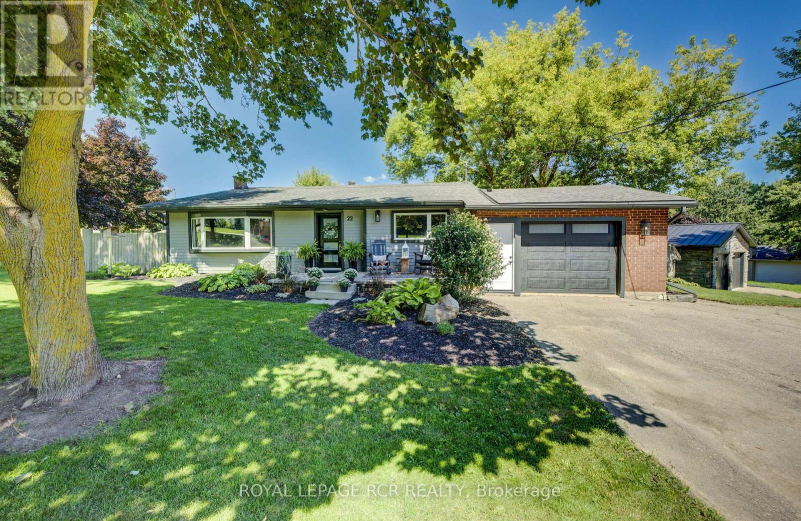 22 SMITH DRIVE, Mapleton, Ontario