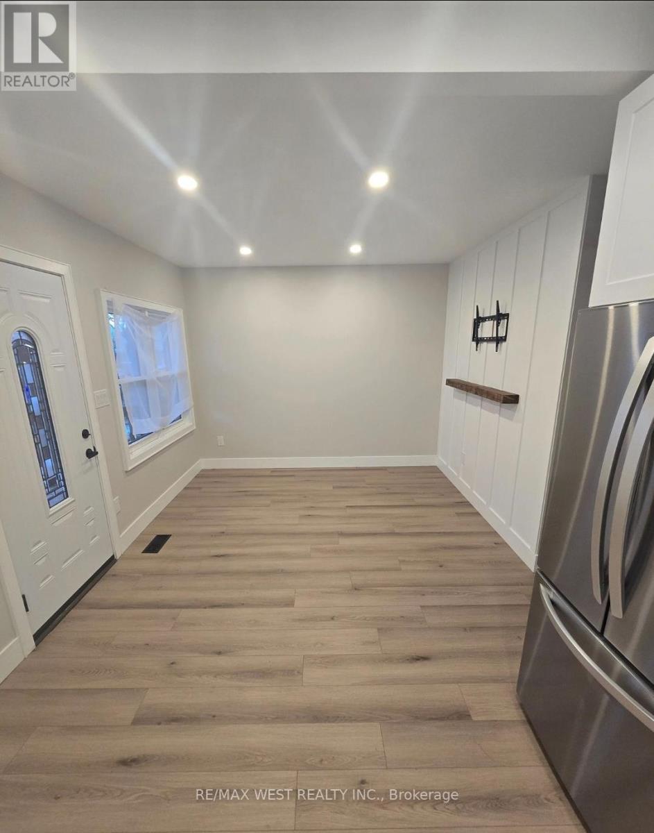 413 Paling Avenue, Hamilton, Ontario  L8H 5K3 - Photo 2 - X12744274