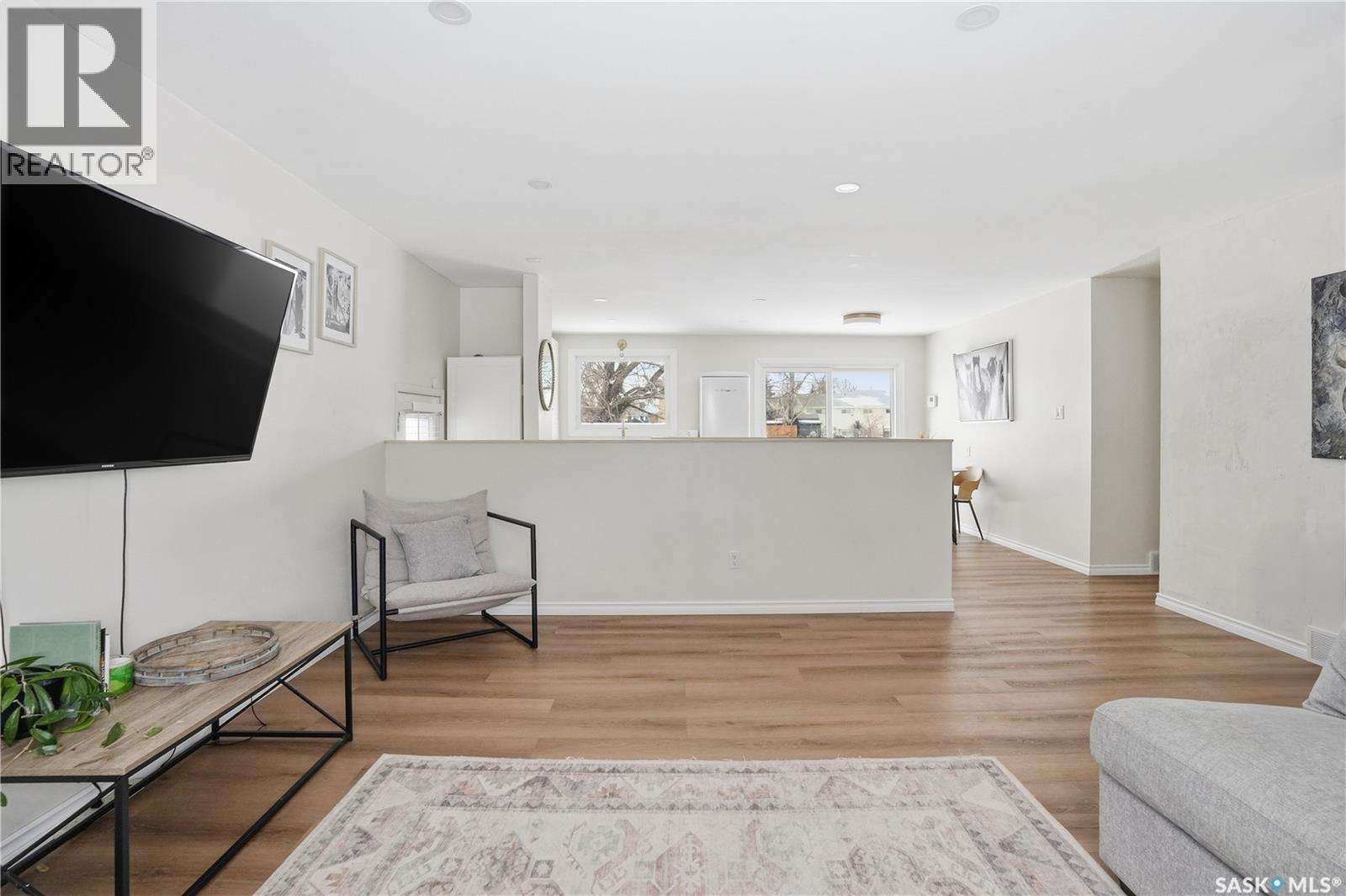 78 Aitken Crescent, Regina, Saskatchewan S4R 5W7 - Photo 3 - SK027844