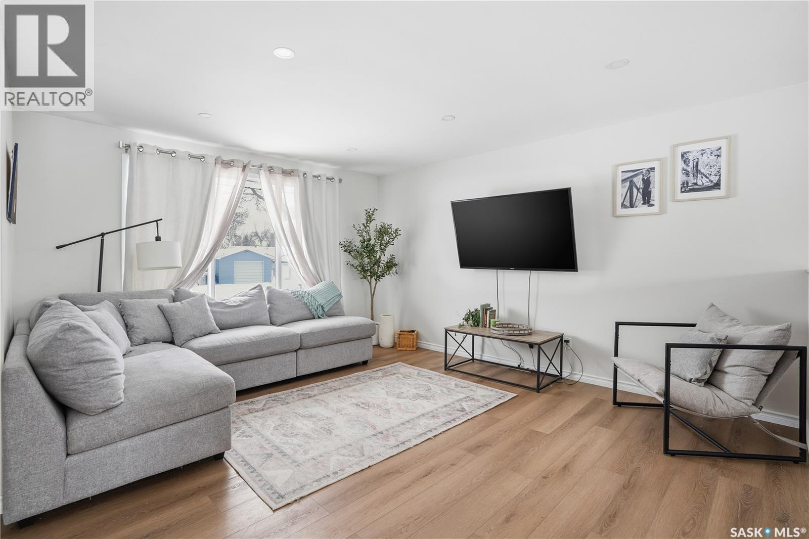 78 Aitken Crescent, Regina, Saskatchewan S4R 5W7 - Photo 5 - SK027844