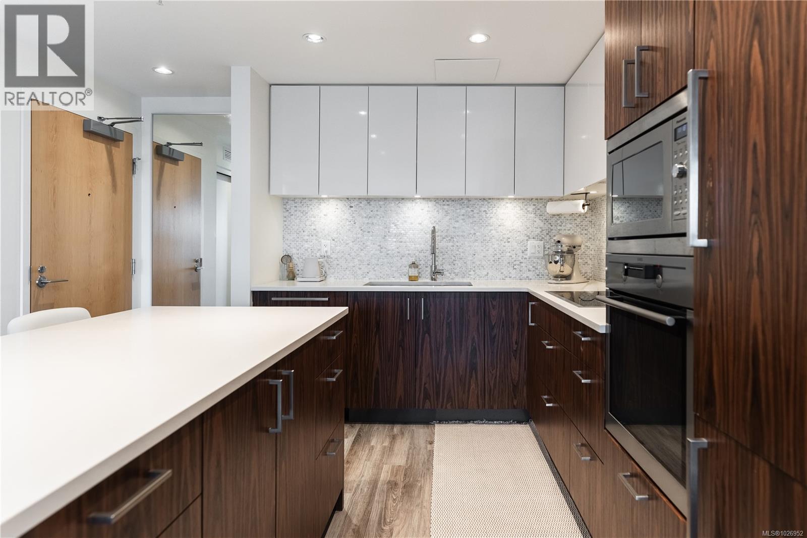 801 838 Broughton St, Victoria, British Columbia  V8W 1E4 - Photo 3 - 1026952