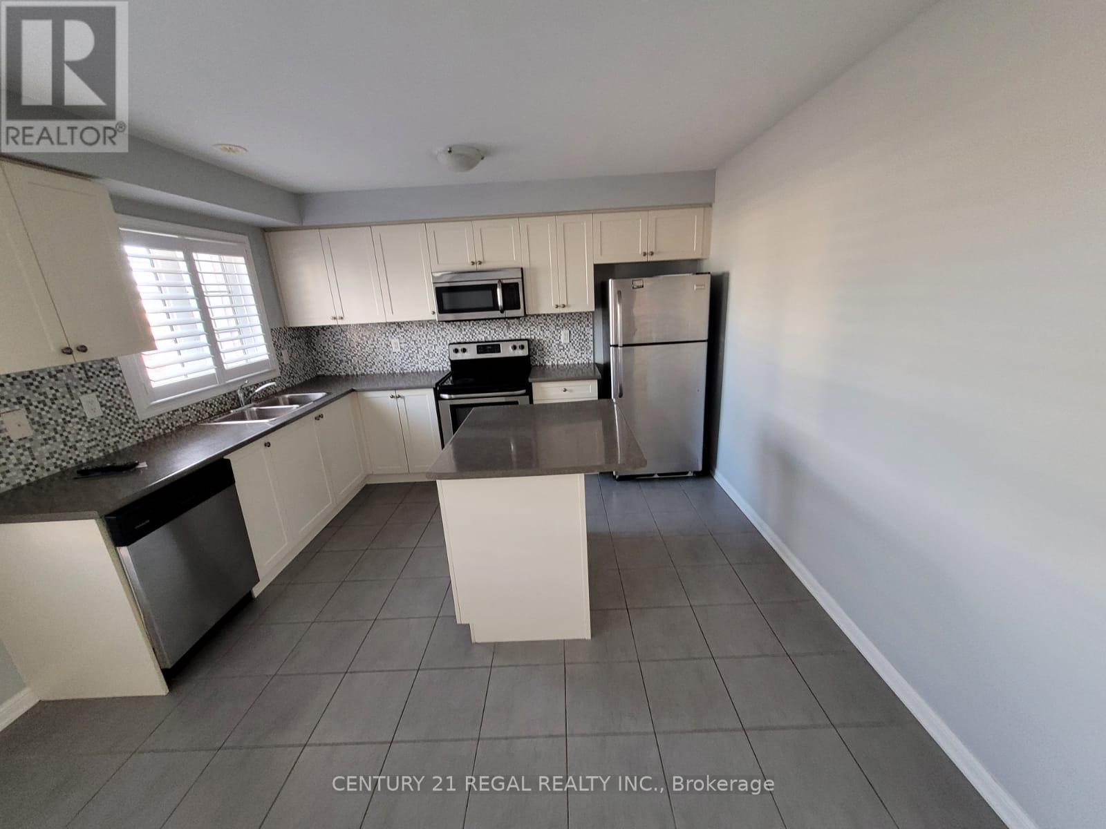 35 Vanhorne Close, Brampton, Ontario  L7A 0X8 - Photo 3 - W12840896