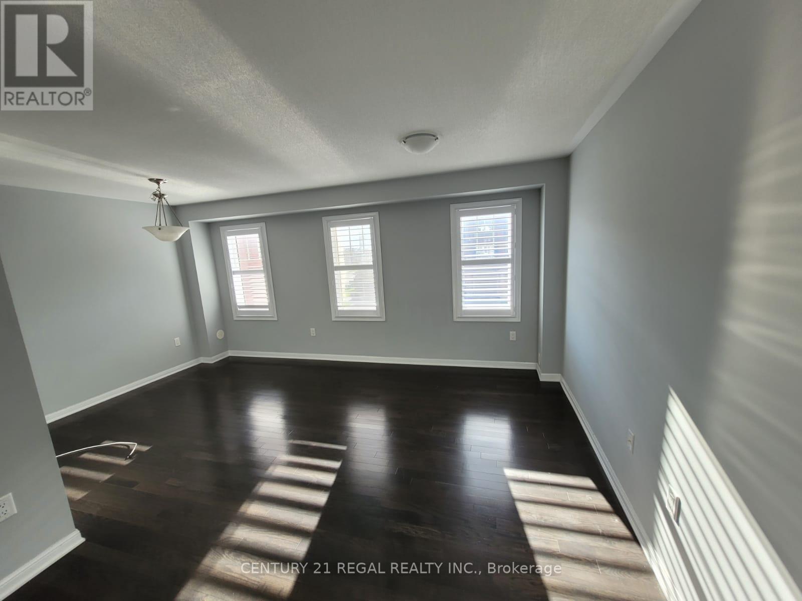 35 Vanhorne Close, Brampton, Ontario  L7A 0X8 - Photo 4 - W12840896