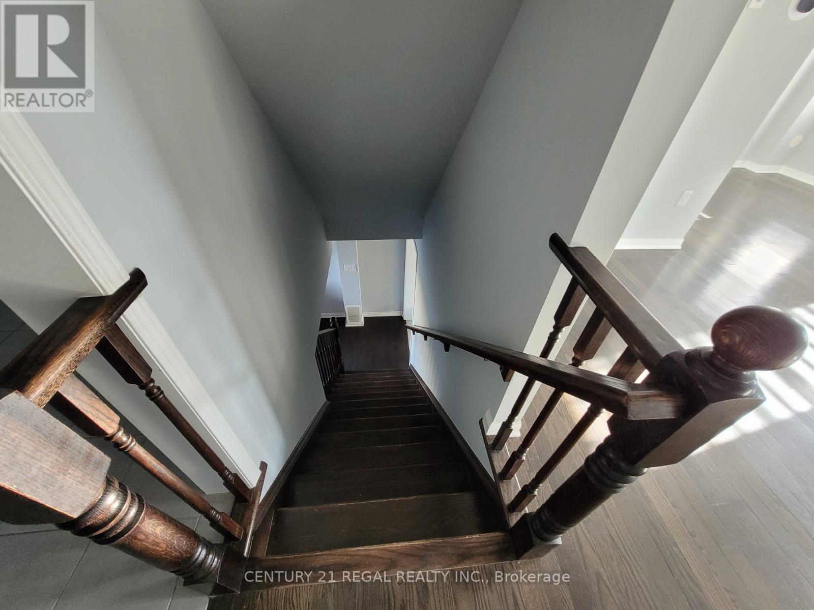 35 Vanhorne Close, Brampton, Ontario  L7A 0X8 - Photo 5 - W12840896