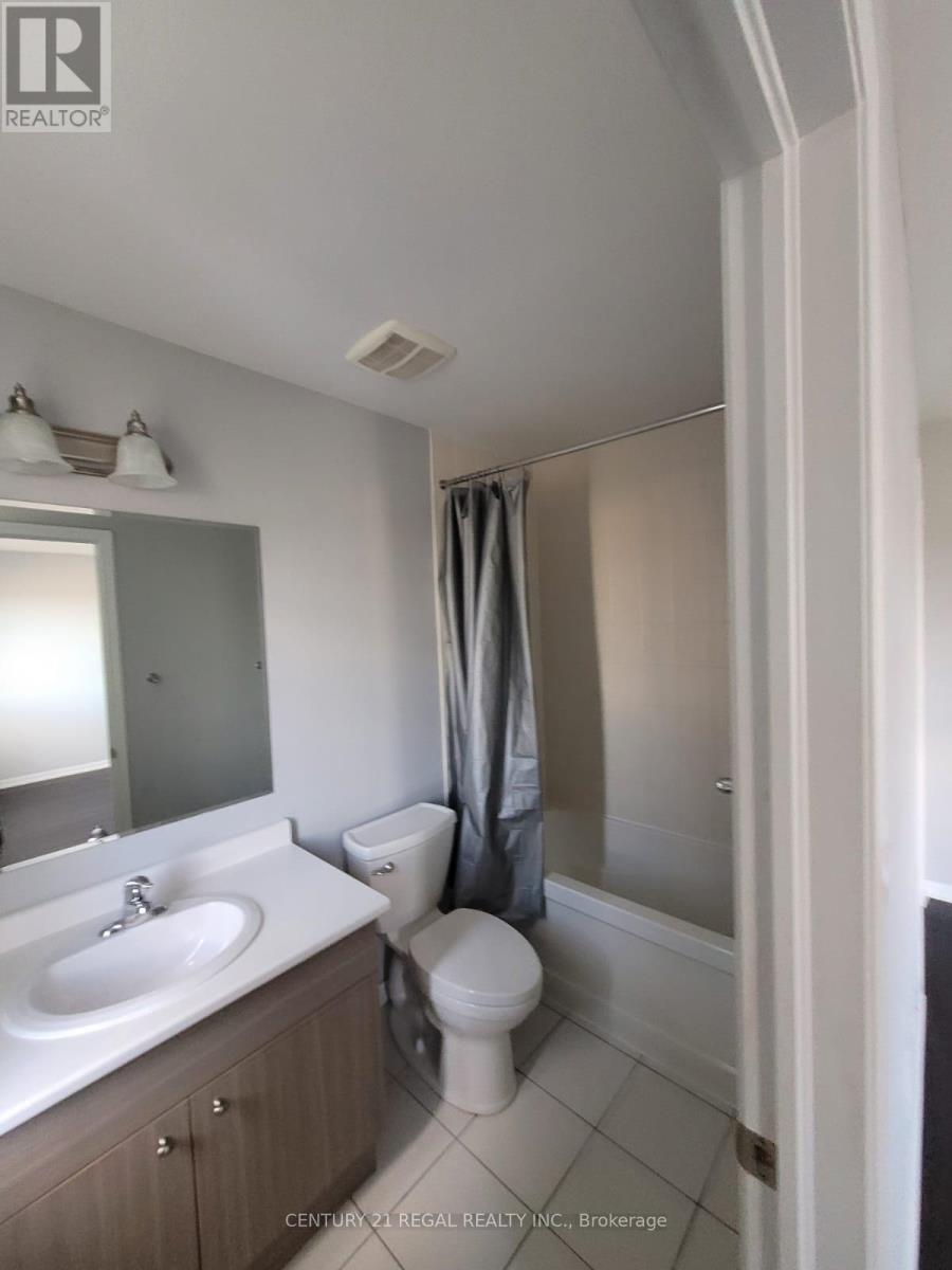 35 Vanhorne Close, Brampton, Ontario  L7A 0X8 - Photo 6 - W12840896