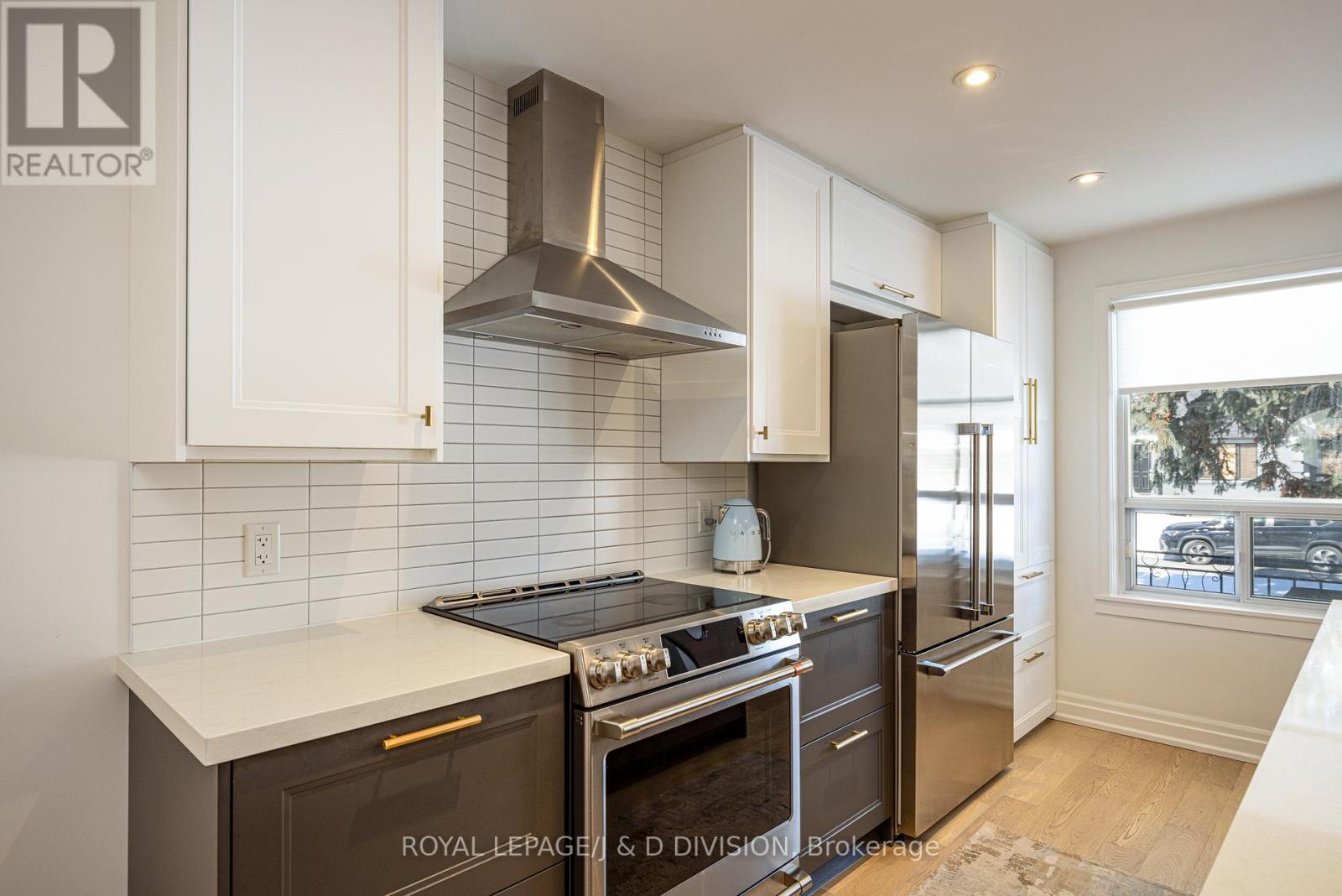 27 Noranda Drive, Toronto, Ontario  M6M 2X8 - Photo 11 - W12840924