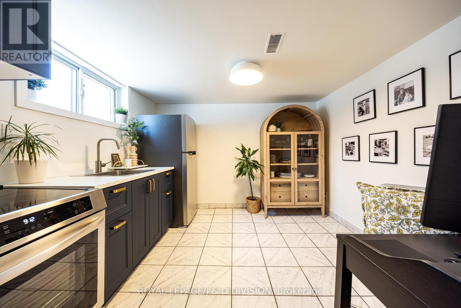 27 Noranda Drive, Toronto, Ontario  M6M 2X8 - Photo 39 - W12840924