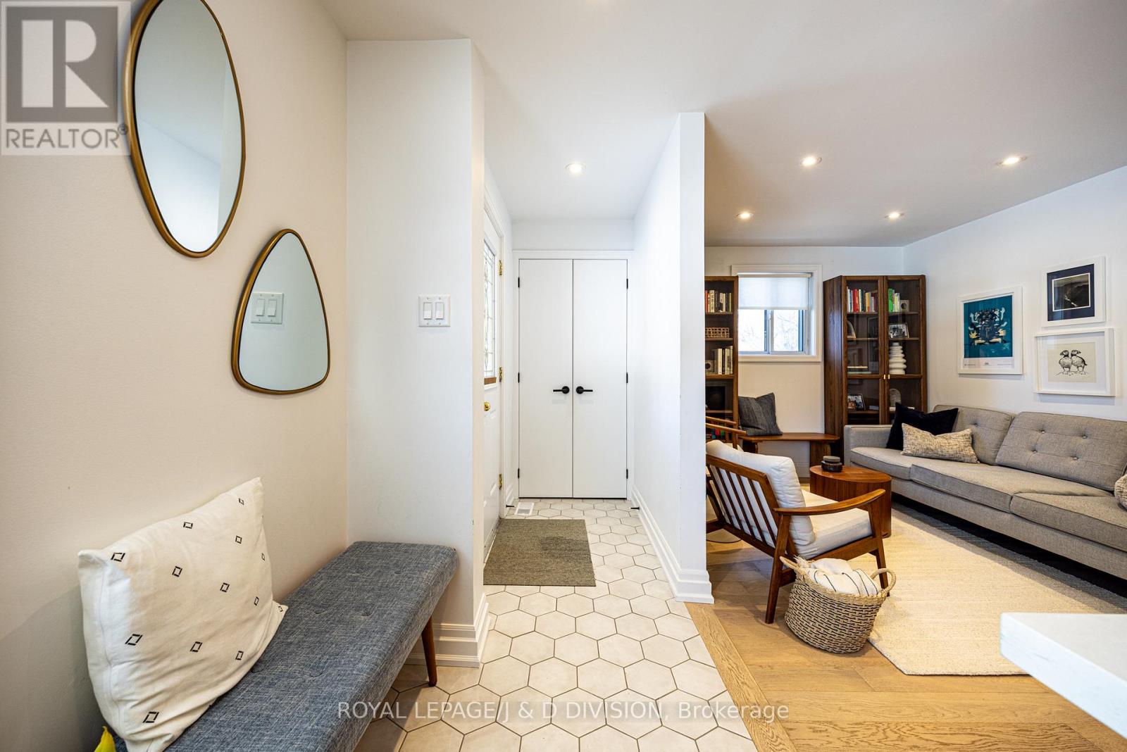 27 Noranda Drive, Toronto, Ontario  M6M 2X8 - Photo 4 - W12840924