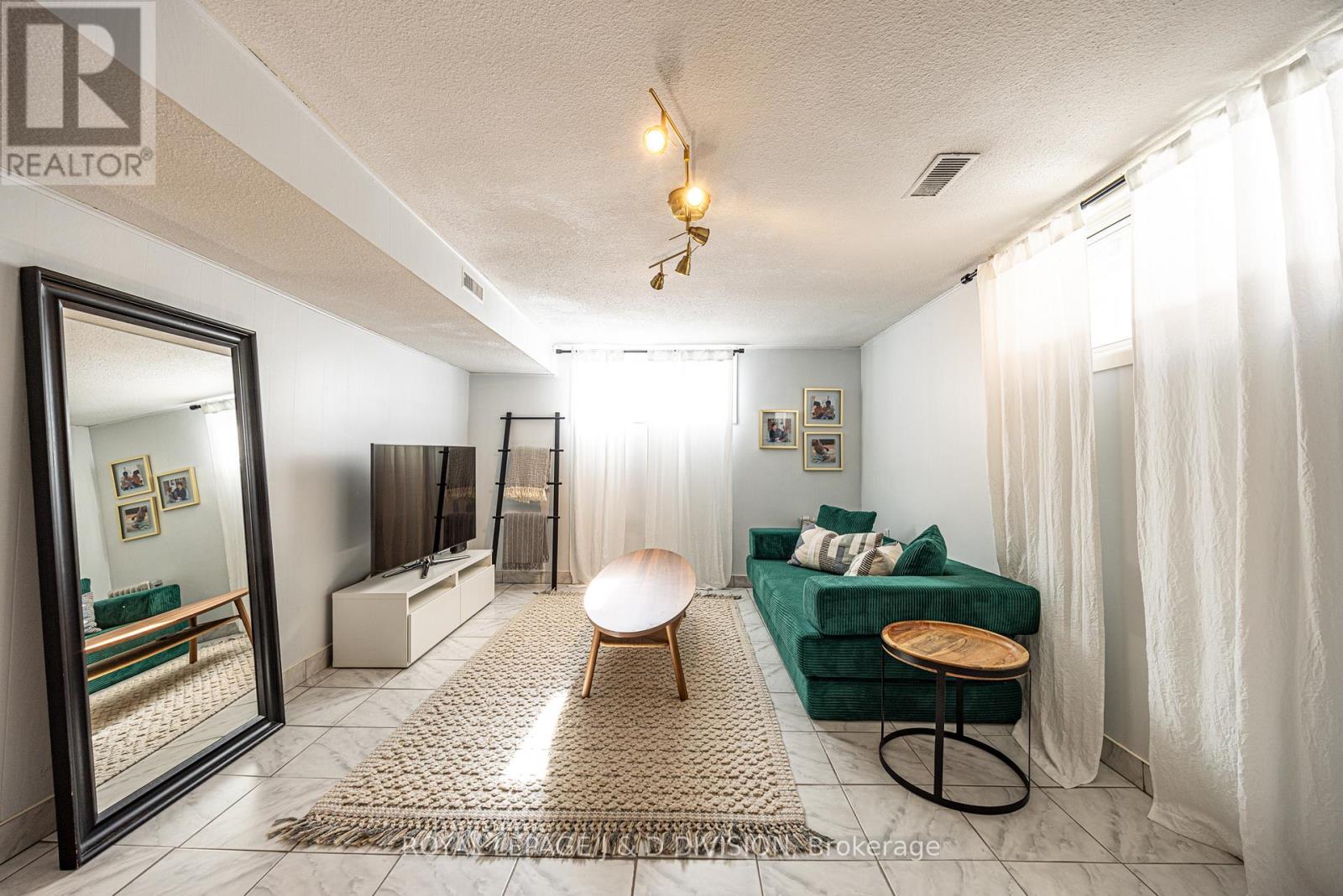 27 Noranda Drive, Toronto, Ontario  M6M 2X8 - Photo 40 - W12840924