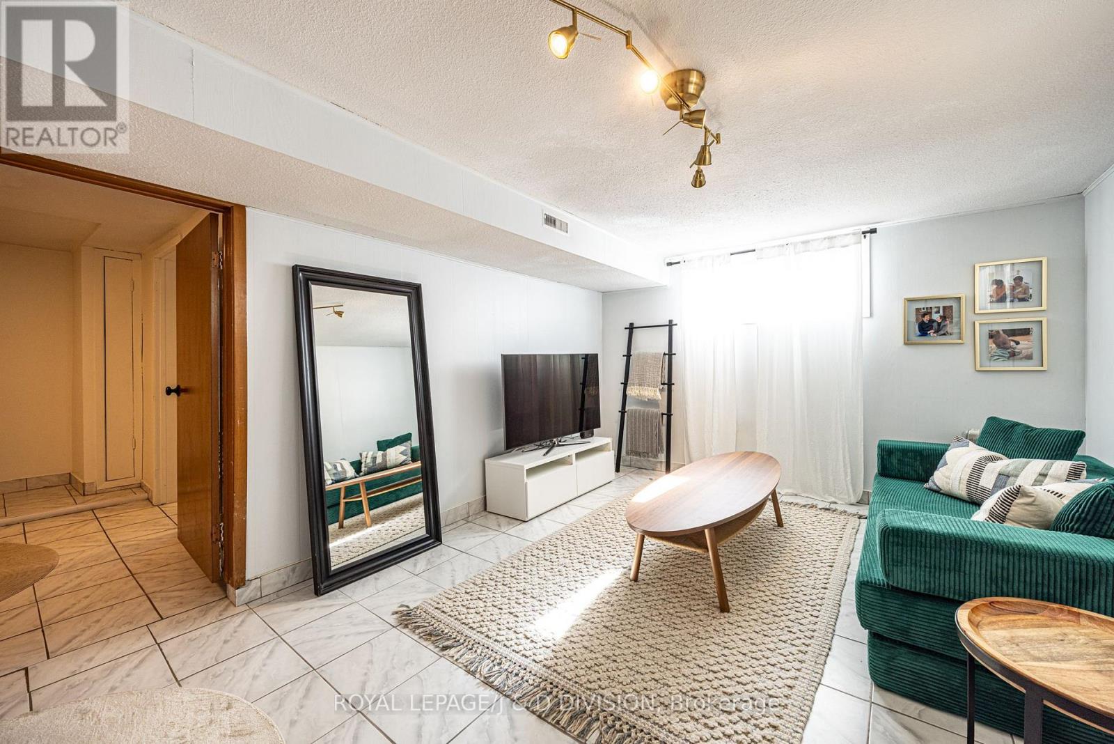 27 Noranda Drive, Toronto, Ontario  M6M 2X8 - Photo 41 - W12840924