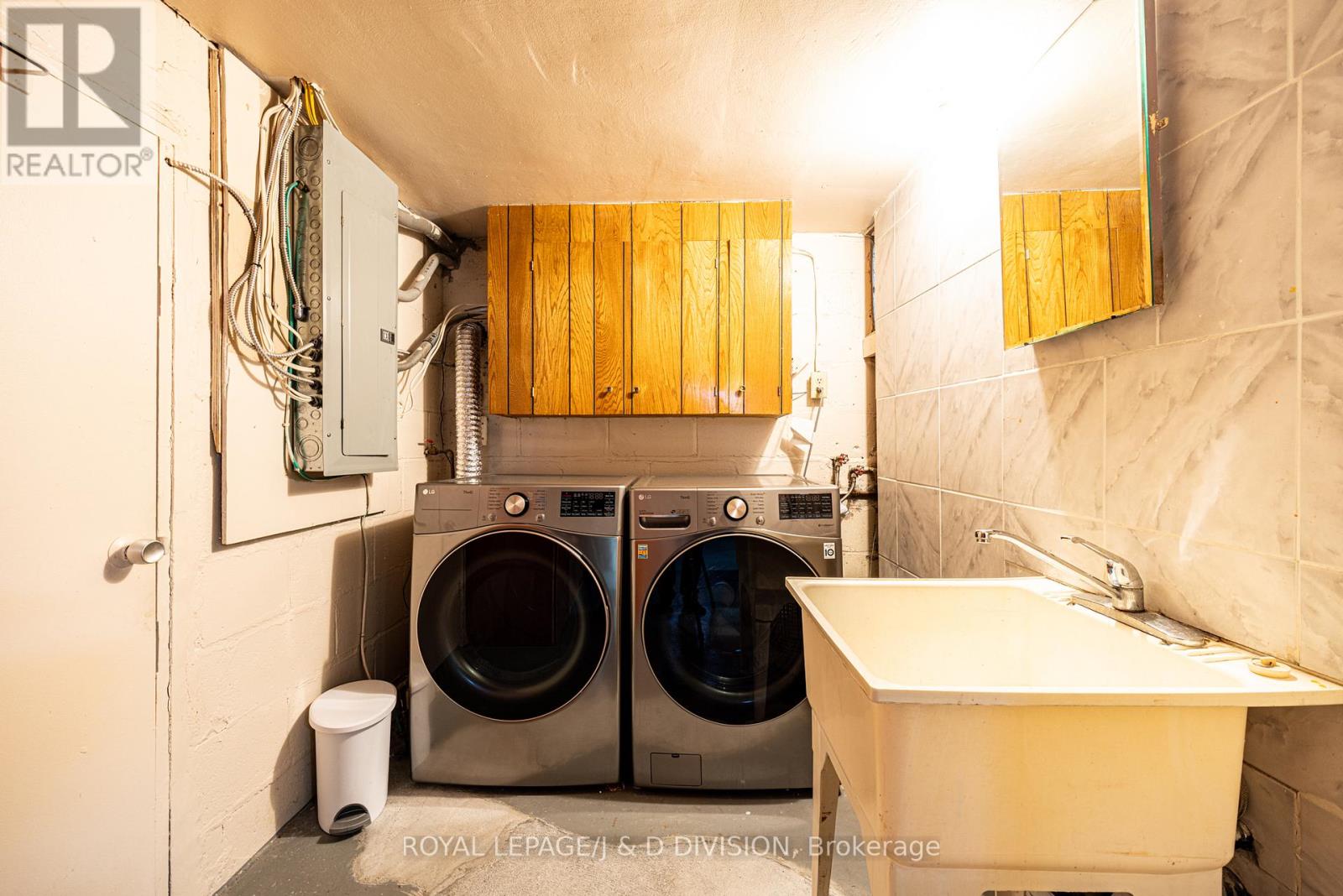 27 Noranda Drive, Toronto, Ontario  M6M 2X8 - Photo 44 - W12840924