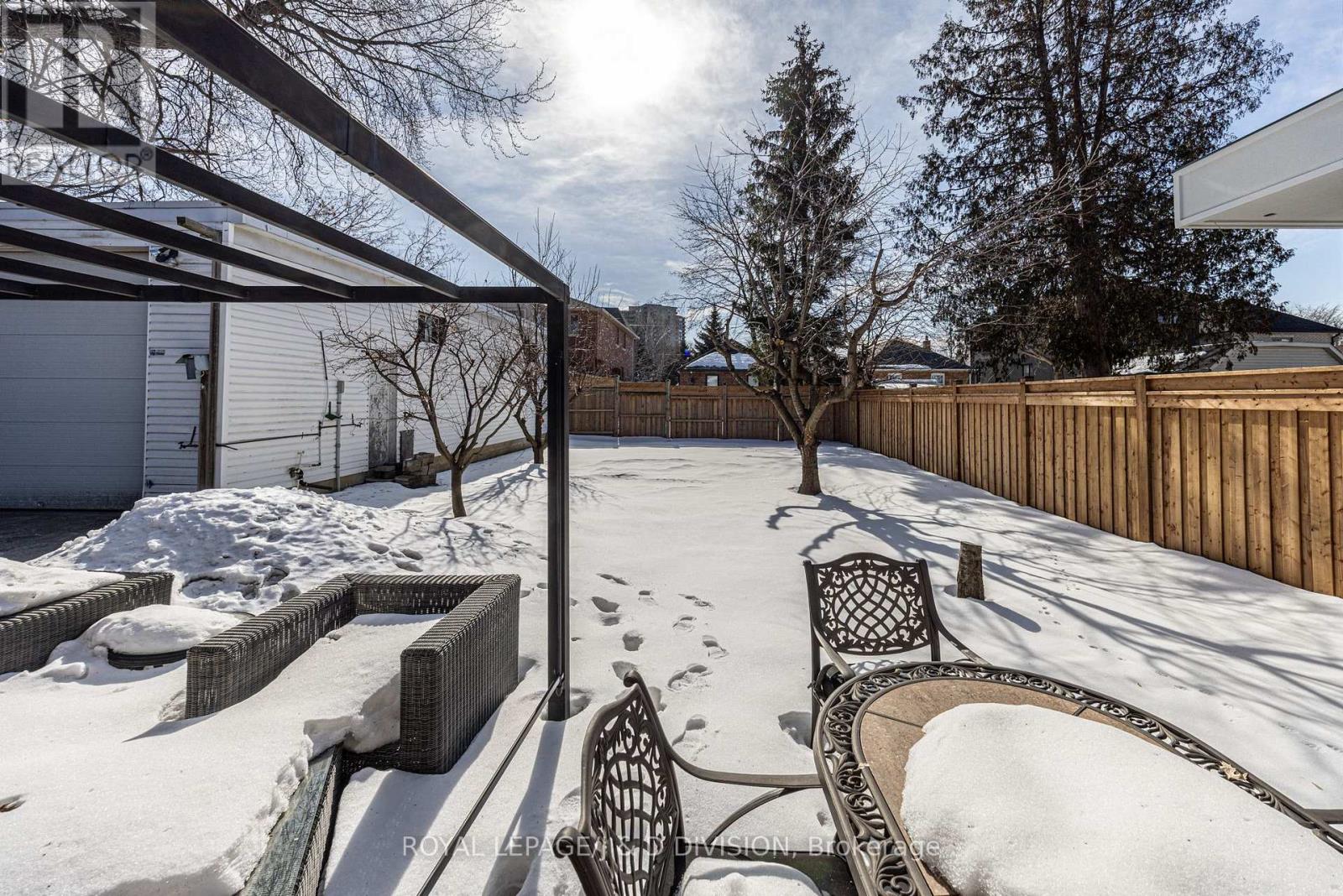 27 Noranda Drive, Toronto, Ontario  M6M 2X8 - Photo 47 - W12840924