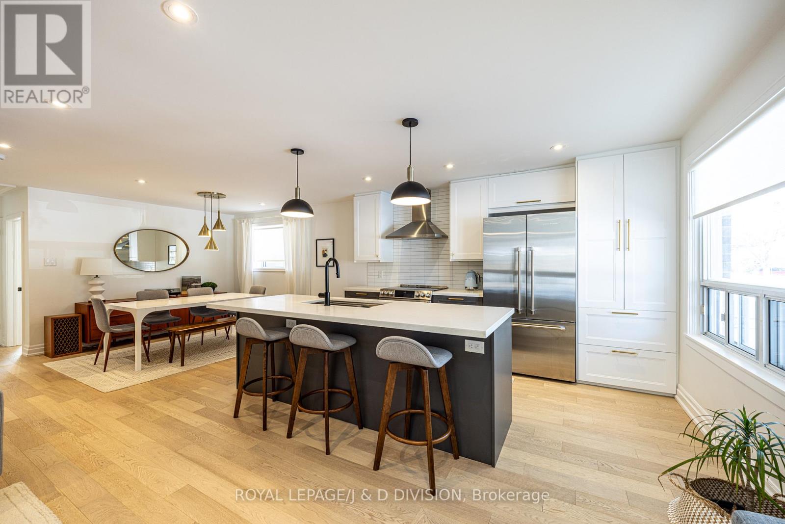 27 Noranda Drive, Toronto, Ontario  M6M 2X8 - Photo 6 - W12840924