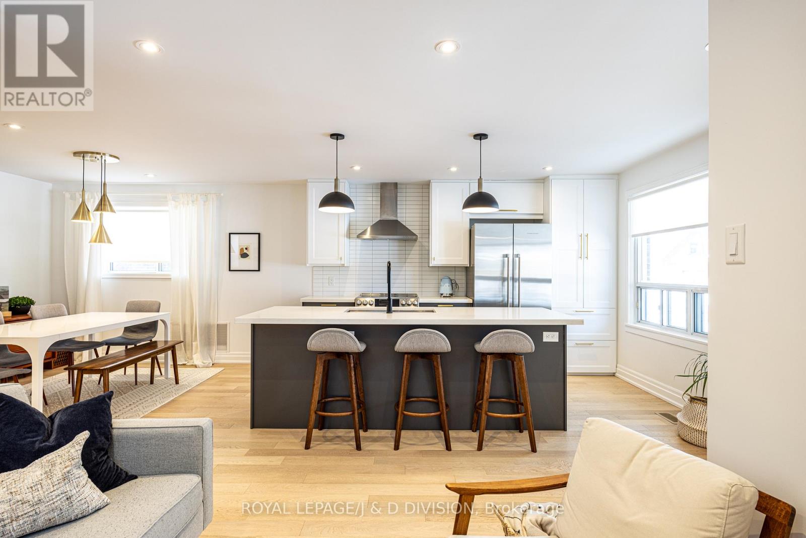 27 Noranda Drive, Toronto, Ontario  M6M 2X8 - Photo 7 - W12840924