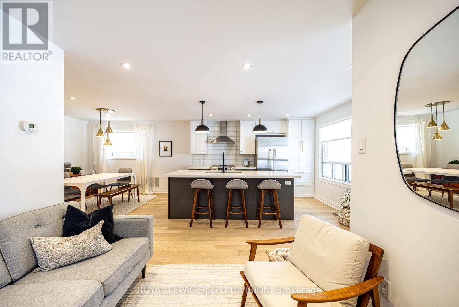 27 Noranda Drive, Toronto, Ontario  M6M 2X8 - Photo 8 - W12840924