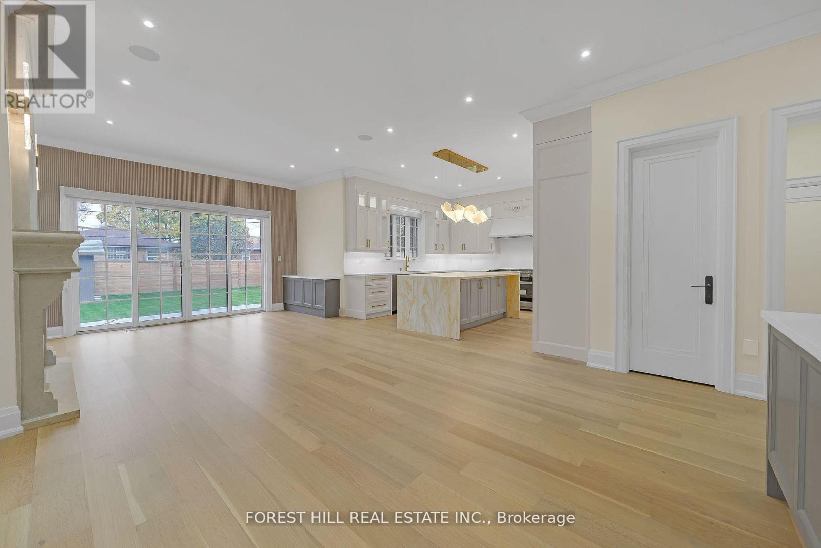 132 Lothian Avenue, Toronto, Ontario  M8Z 4L4 - Photo 10 - W12840928