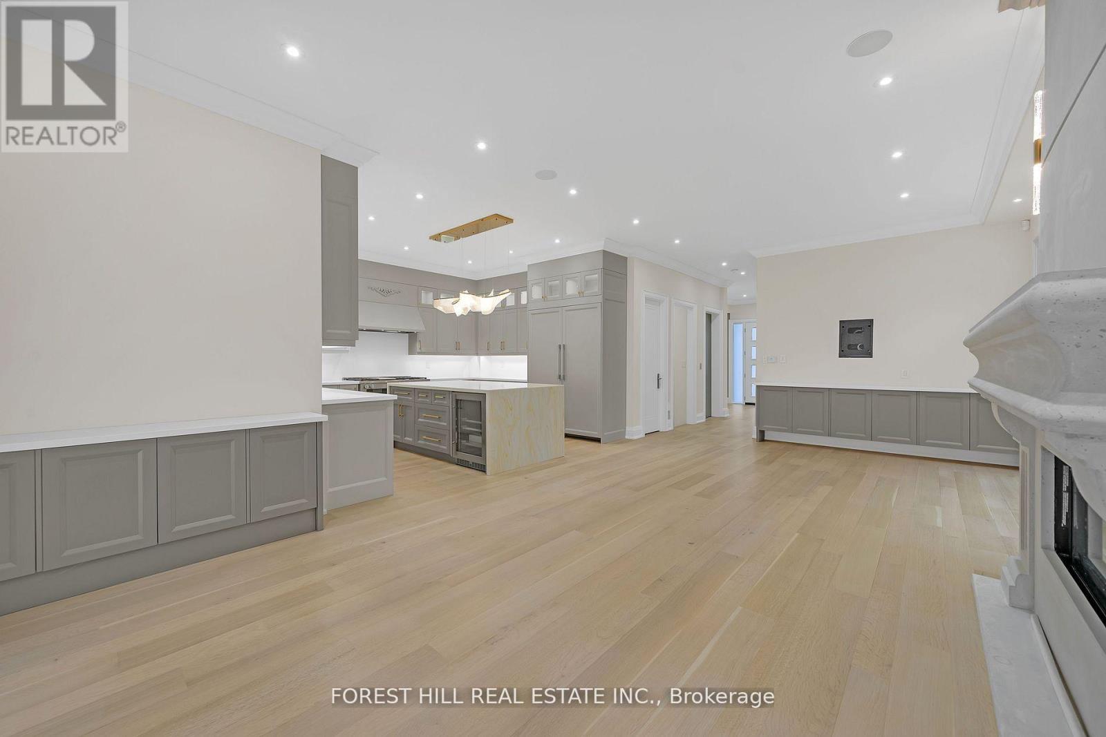 132 Lothian Avenue, Toronto, Ontario  M8Z 4L4 - Photo 12 - W12840928