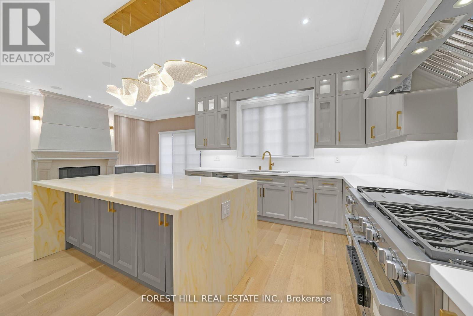 132 Lothian Avenue, Toronto, Ontario  M8Z 4L4 - Photo 14 - W12840928