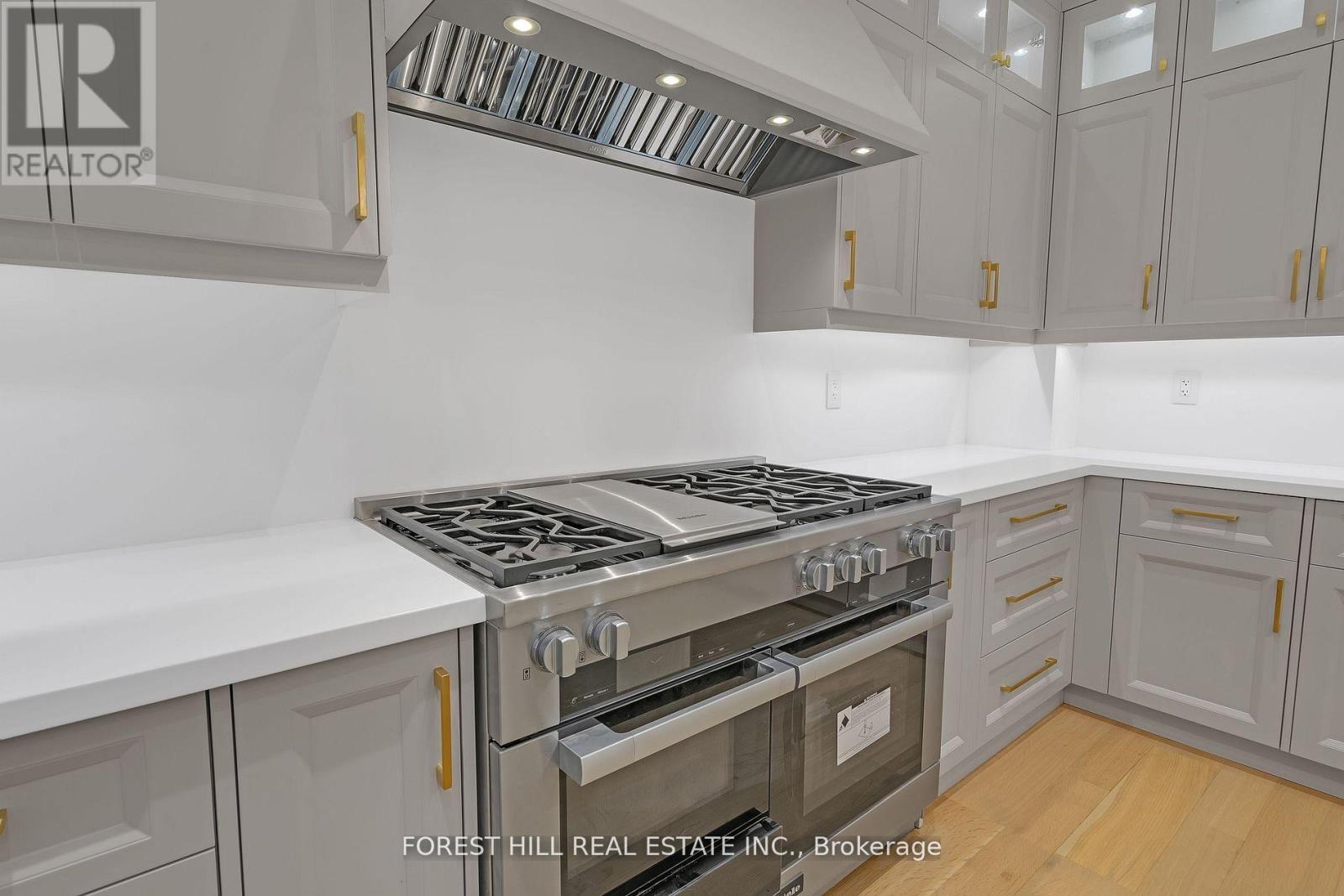 132 Lothian Avenue, Toronto, Ontario  M8Z 4L4 - Photo 15 - W12840928