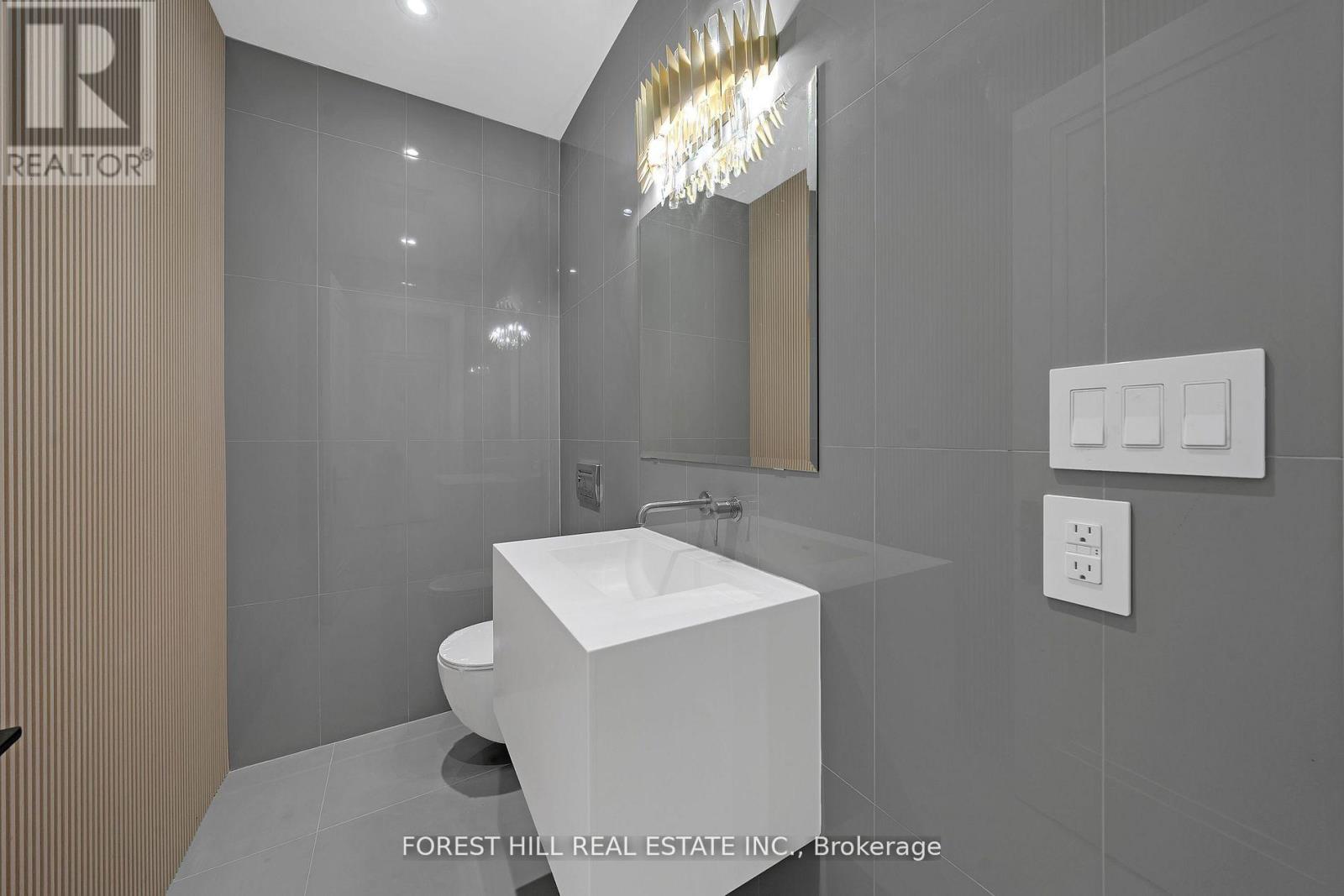 132 Lothian Avenue, Toronto, Ontario  M8Z 4L4 - Photo 16 - W12840928