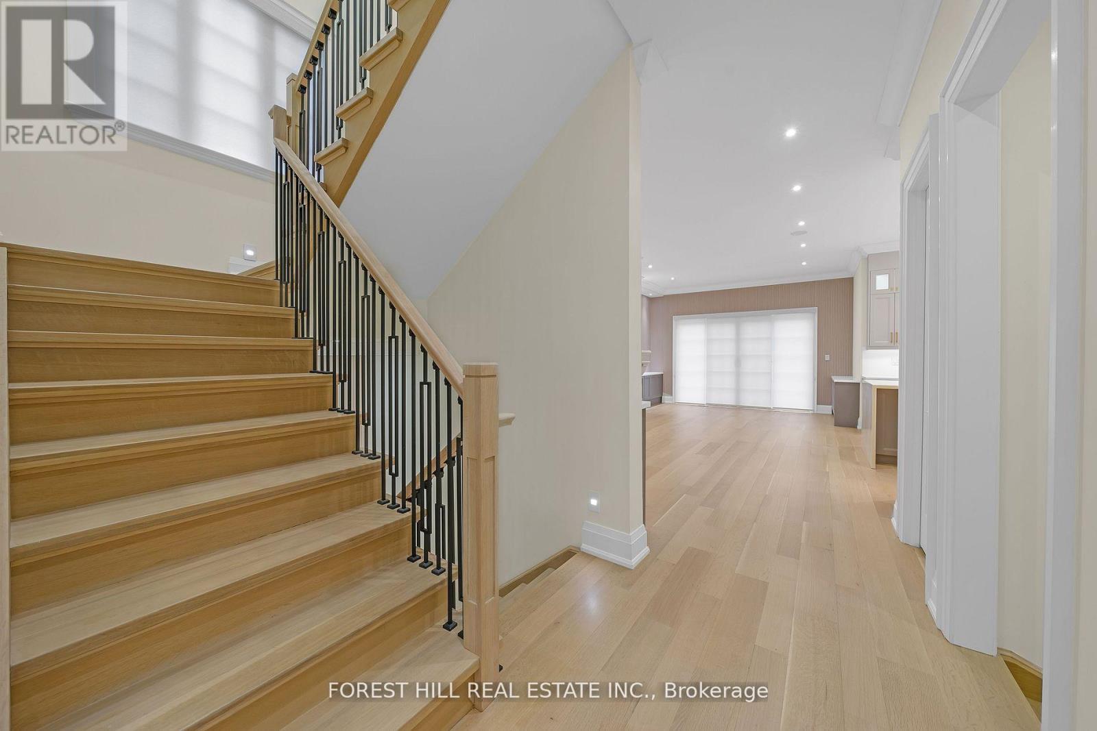 132 Lothian Avenue, Toronto, Ontario  M8Z 4L4 - Photo 17 - W12840928