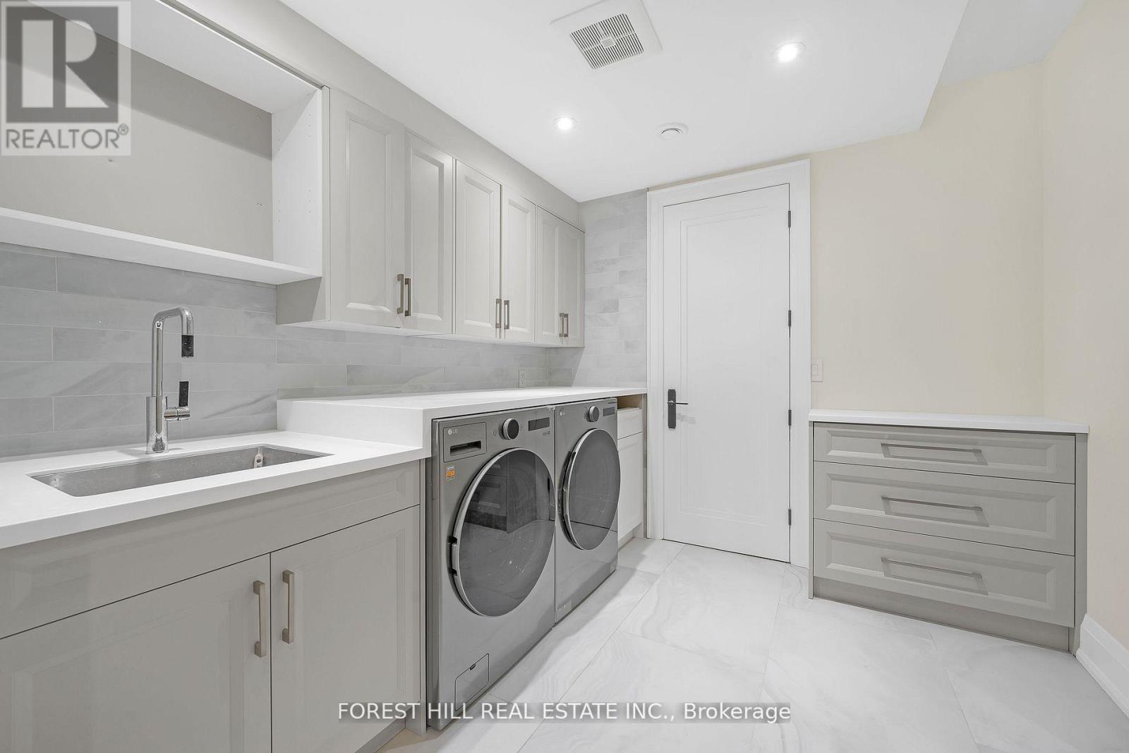 132 Lothian Avenue, Toronto, Ontario  M8Z 4L4 - Photo 36 - W12840928