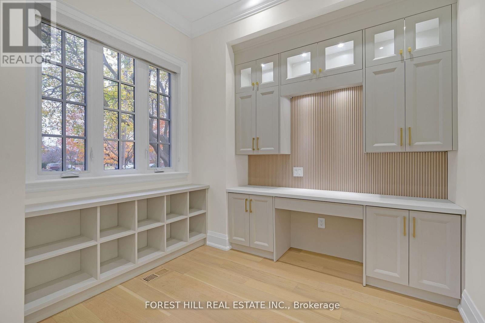 132 Lothian Avenue, Toronto, Ontario  M8Z 4L4 - Photo 4 - W12840928