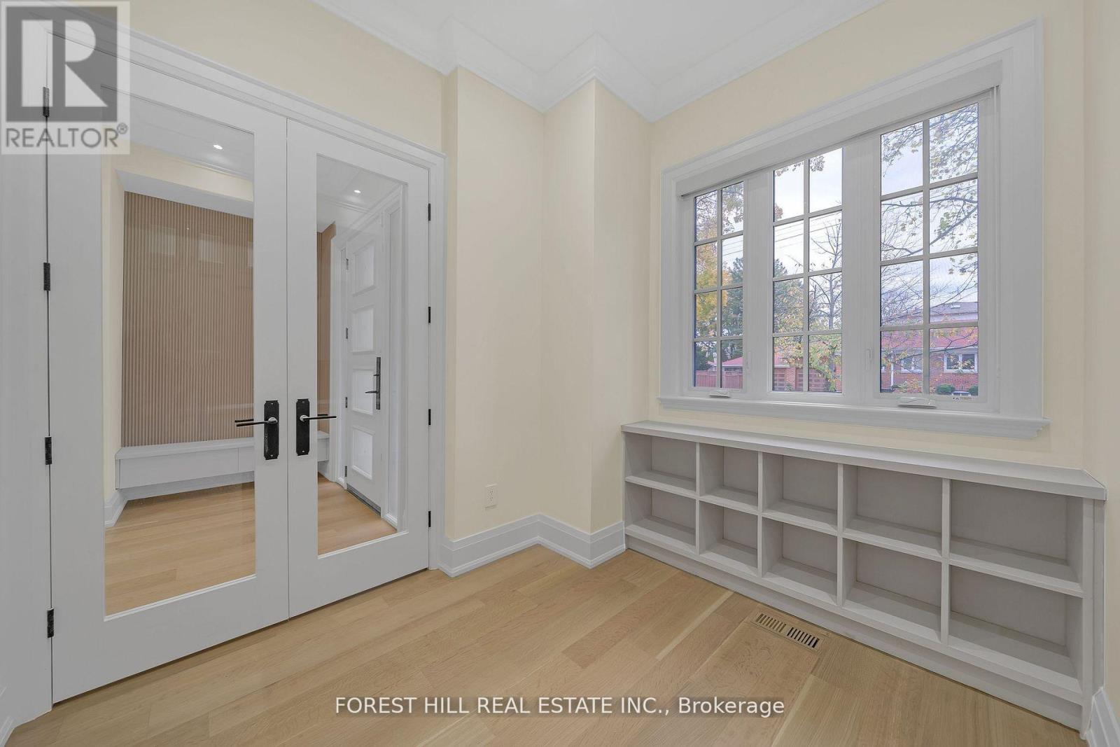 132 Lothian Avenue, Toronto, Ontario  M8Z 4L4 - Photo 5 - W12840928