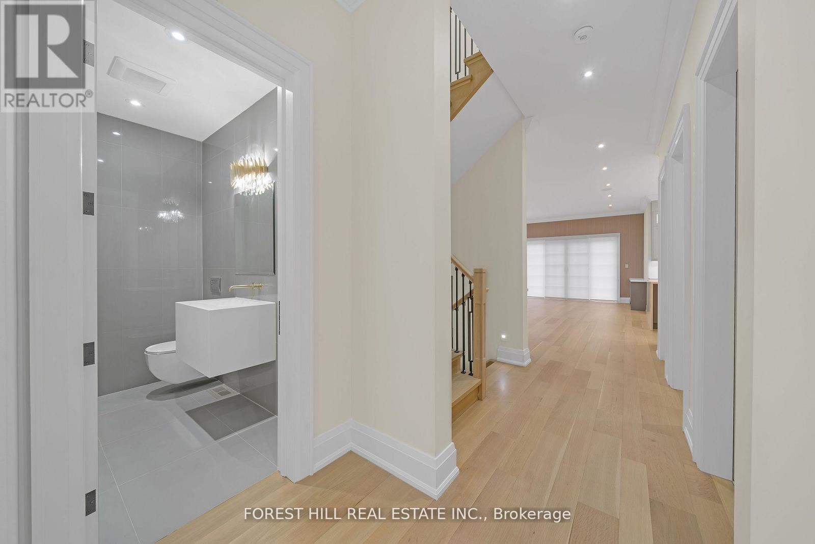 132 Lothian Avenue, Toronto, Ontario  M8Z 4L4 - Photo 6 - W12840928