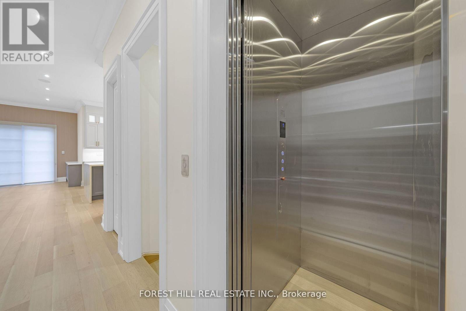 132 Lothian Avenue, Toronto, Ontario  M8Z 4L4 - Photo 8 - W12840928