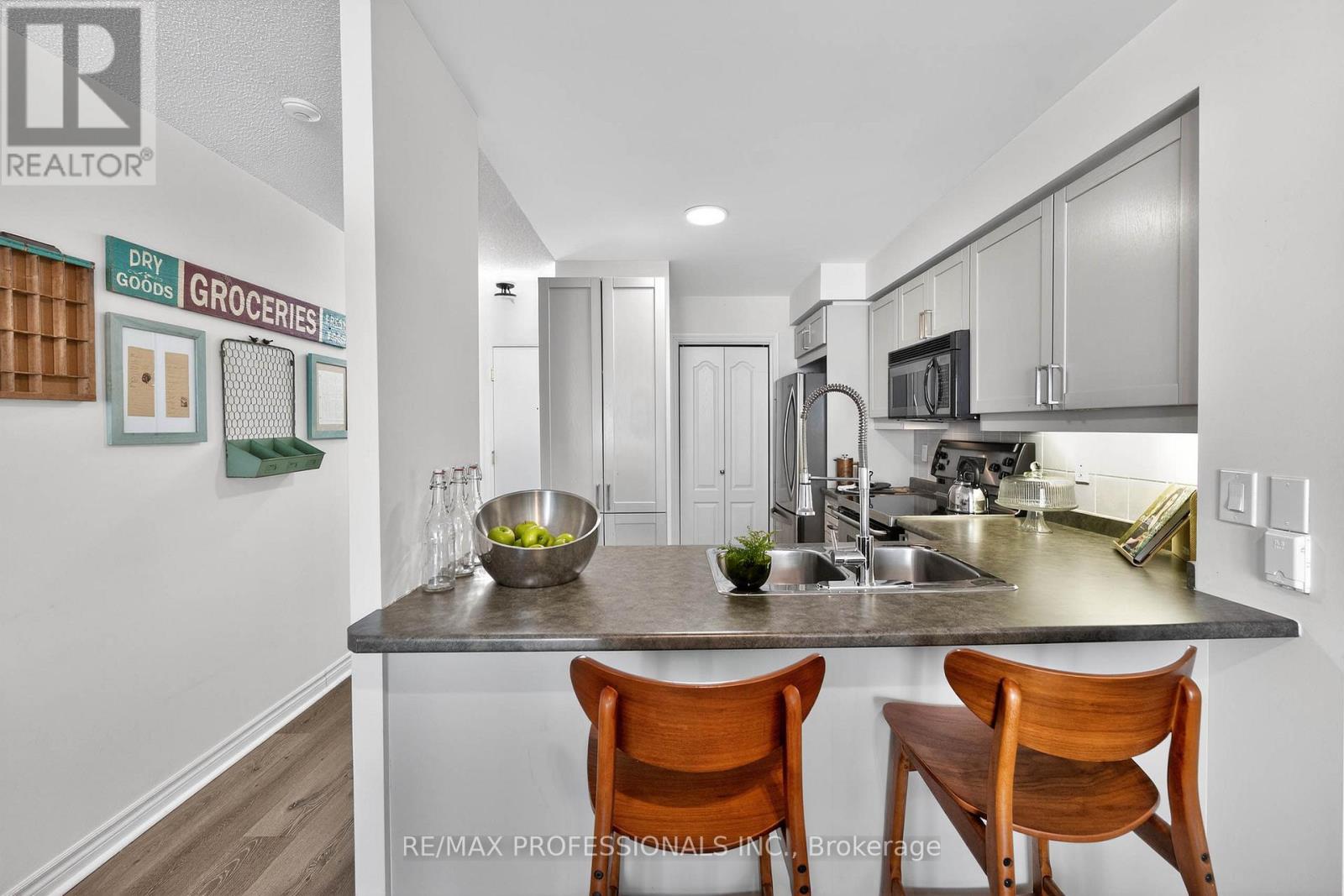 812 - 2111 Lakeshore Boulevard W, Toronto, Ontario  M8V 4B2 - Photo 15 - W12840942