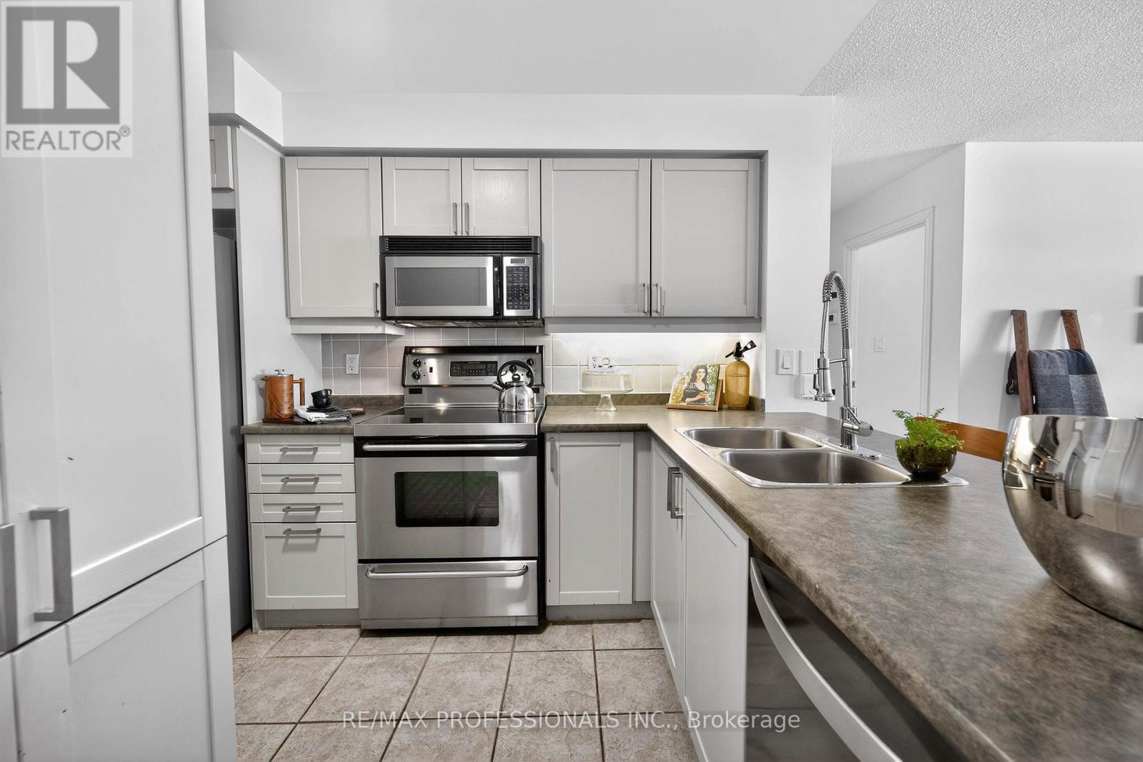 812 - 2111 Lakeshore Boulevard W, Toronto, Ontario  M8V 4B2 - Photo 16 - W12840942