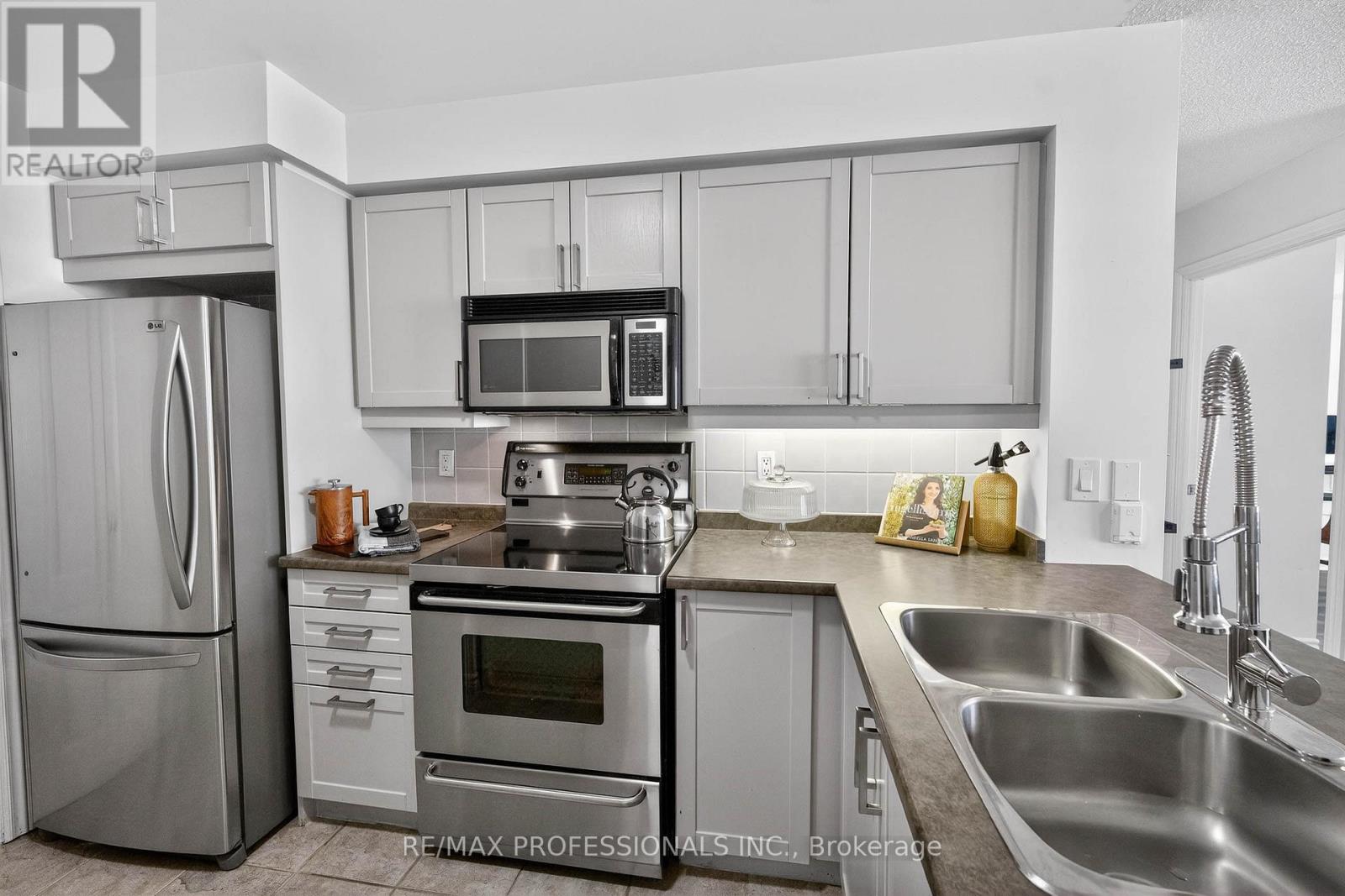 812 - 2111 Lakeshore Boulevard W, Toronto, Ontario  M8V 4B2 - Photo 17 - W12840942