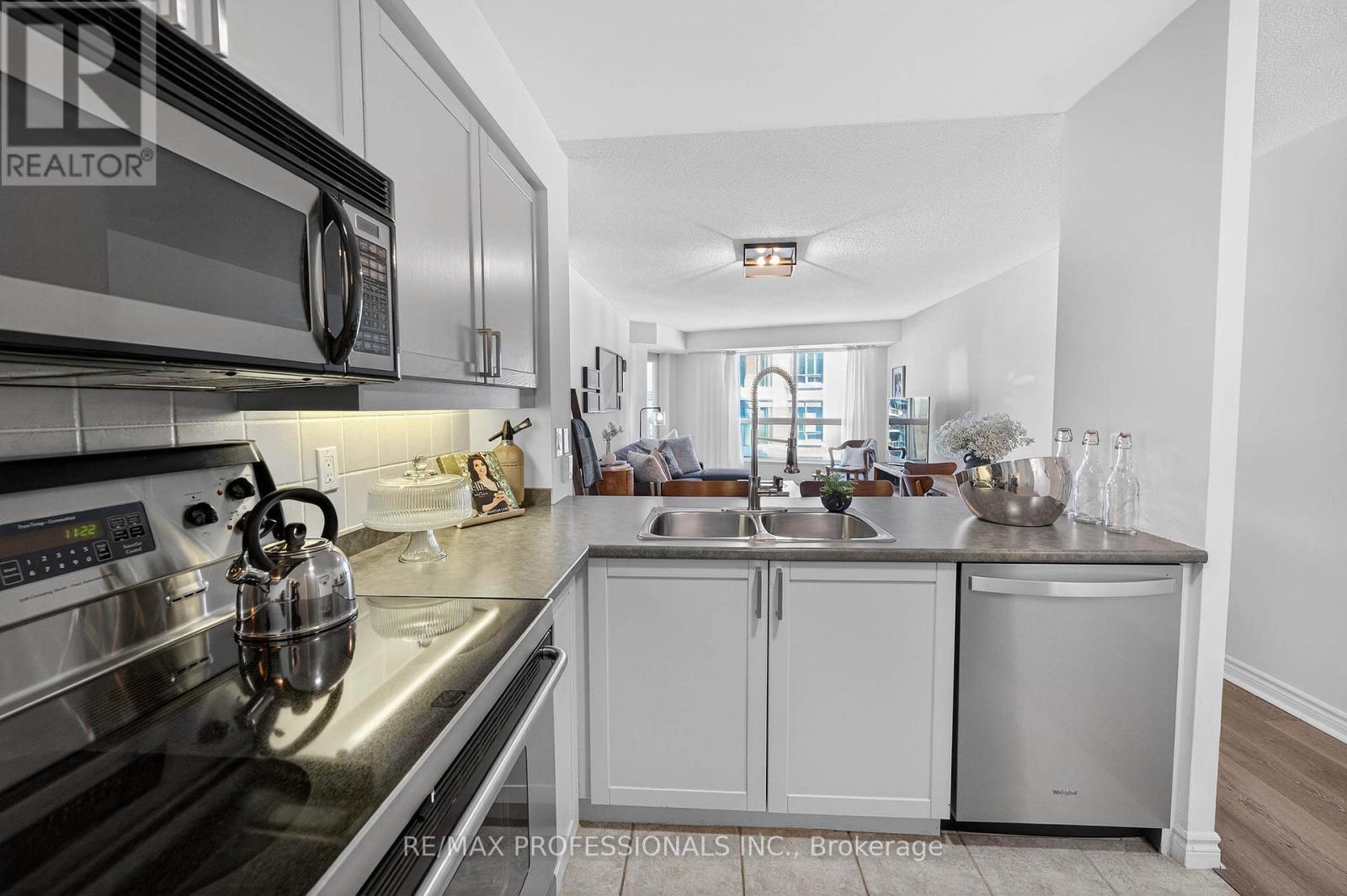 812 - 2111 Lakeshore Boulevard W, Toronto, Ontario  M8V 4B2 - Photo 18 - W12840942