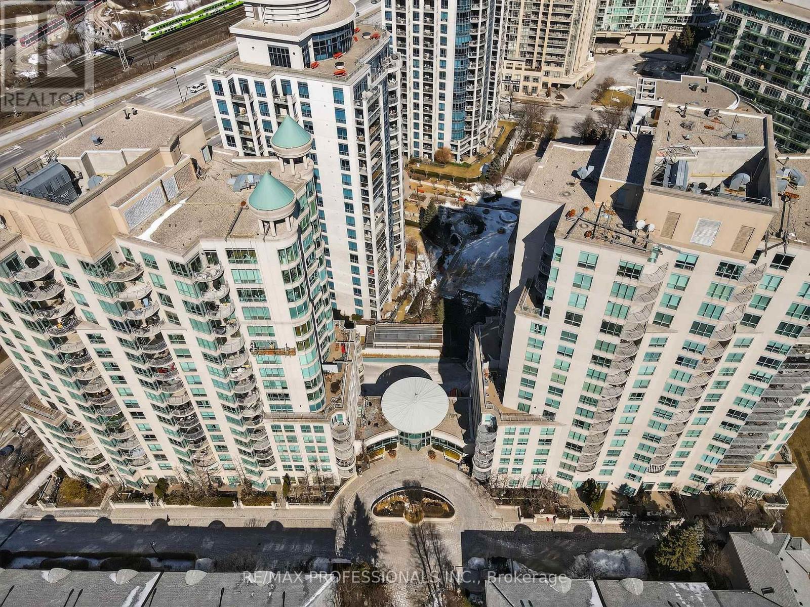 812 - 2111 Lakeshore Boulevard W, Toronto, Ontario  M8V 4B2 - Photo 2 - W12840942