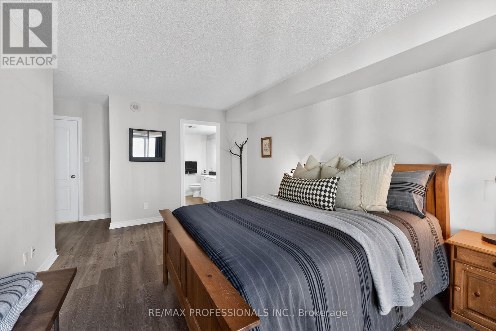 812 - 2111 Lakeshore Boulevard W, Toronto, Ontario  M8V 4B2 - Photo 23 - W12840942