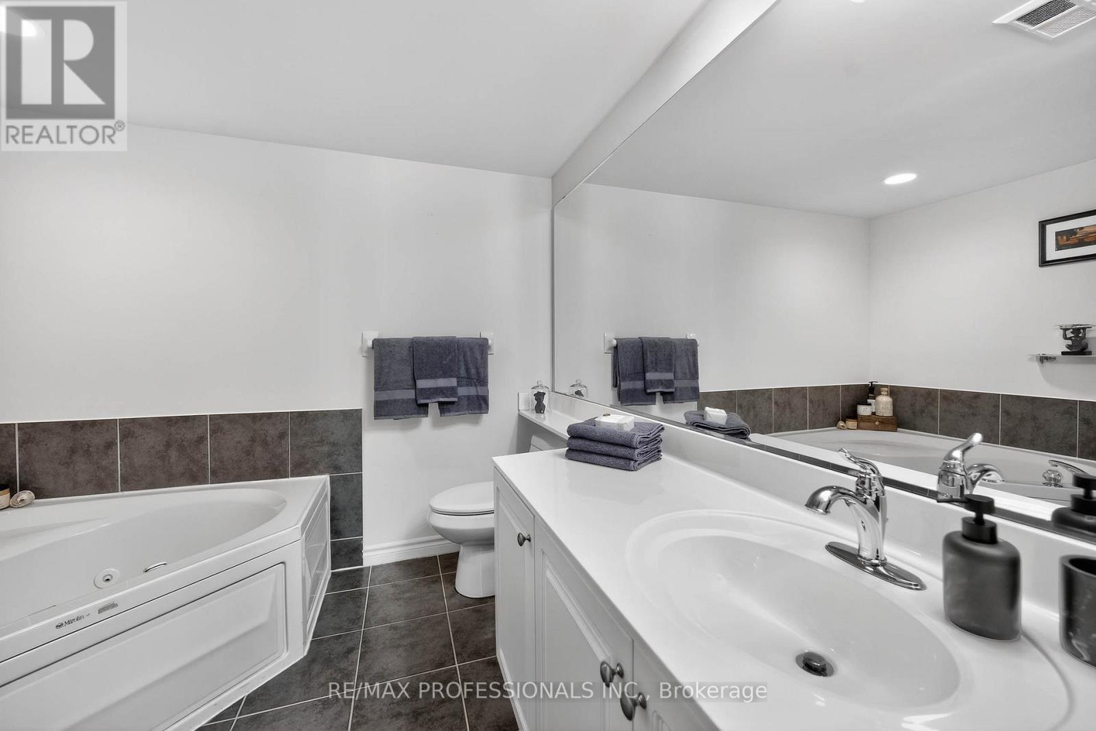 812 - 2111 Lakeshore Boulevard W, Toronto, Ontario  M8V 4B2 - Photo 25 - W12840942