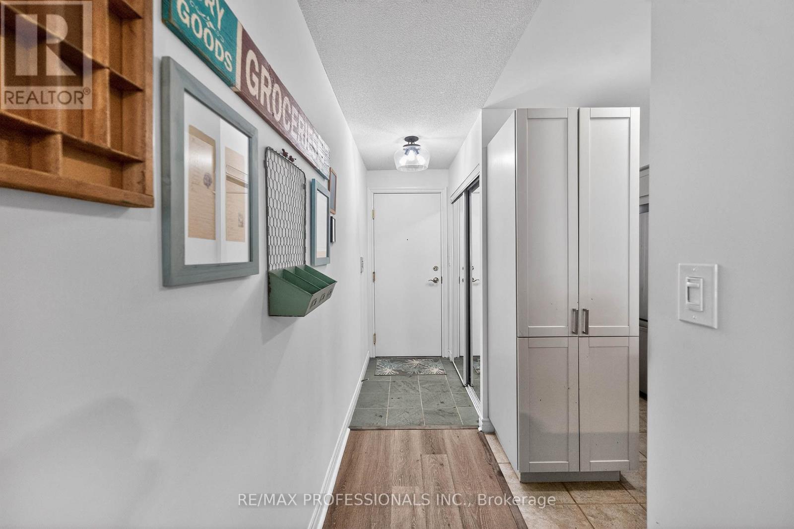 812 - 2111 Lakeshore Boulevard W, Toronto, Ontario  M8V 4B2 - Photo 7 - W12840942