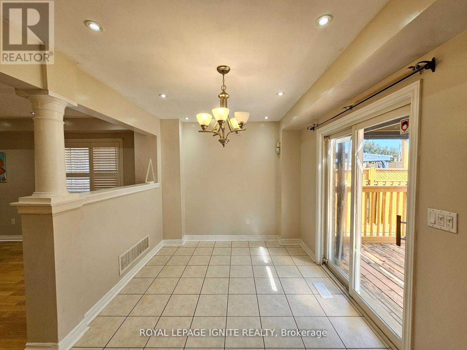 6 Trevino Crescent, Brampton, Ontario  L6P 1M1 - Photo 4 - W12840966