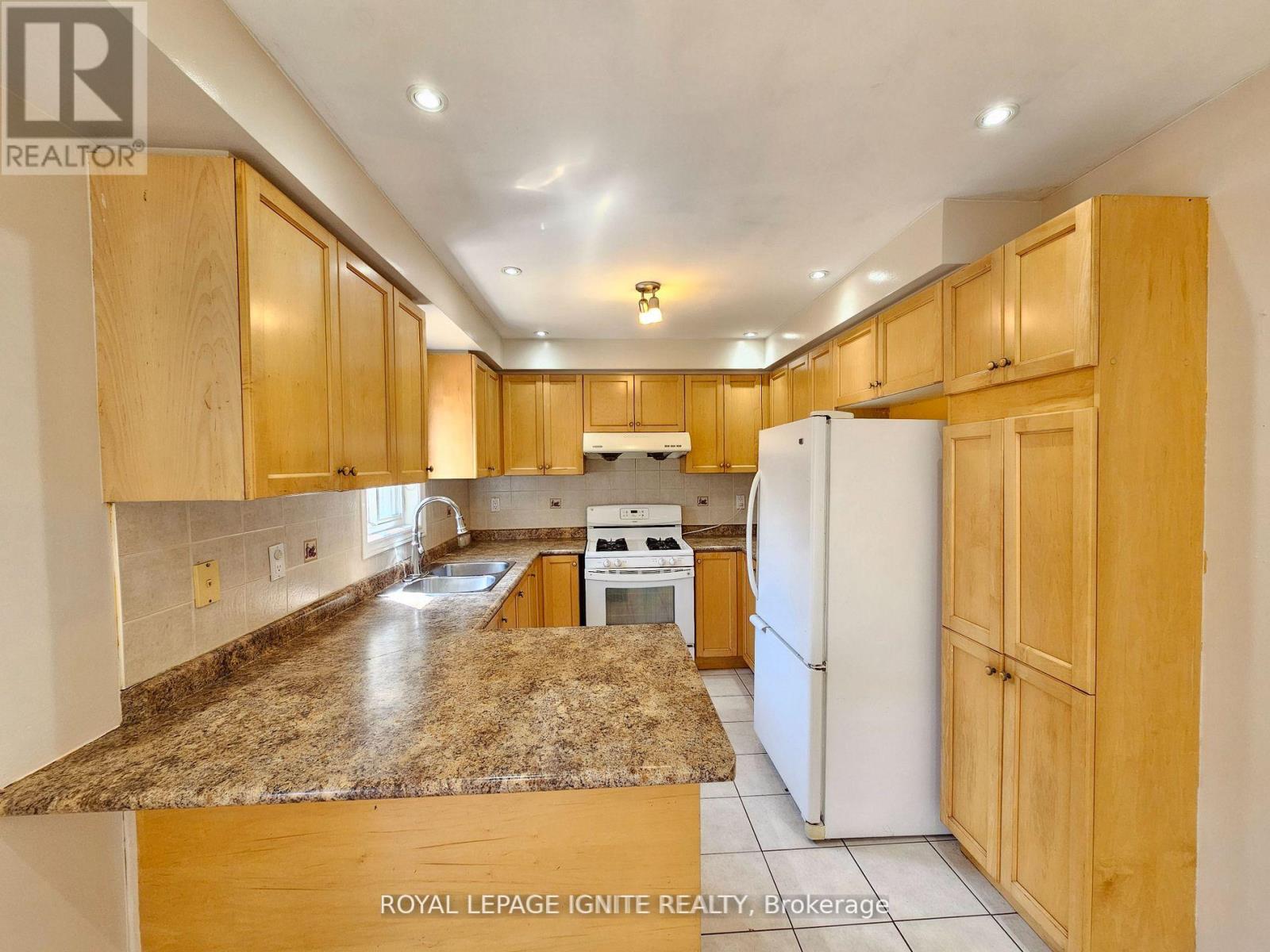 6 Trevino Crescent, Brampton, Ontario  L6P 1M1 - Photo 5 - W12840966