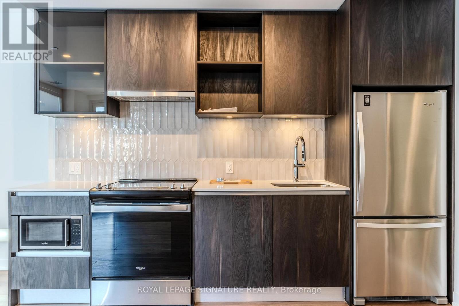 233 - 395 Dundas Street W, Oakville, Ontario  L6M 5R8 - Photo 4 - W12840974